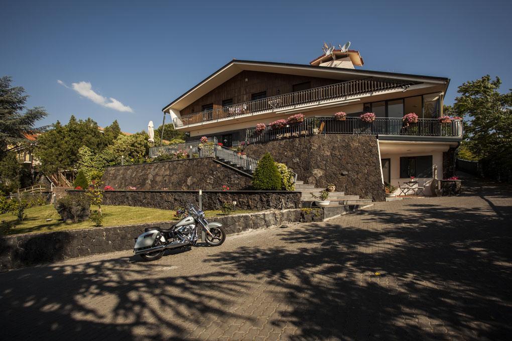 Etna Hut Bed and Breakfast Nicolosi Eksteriør billede