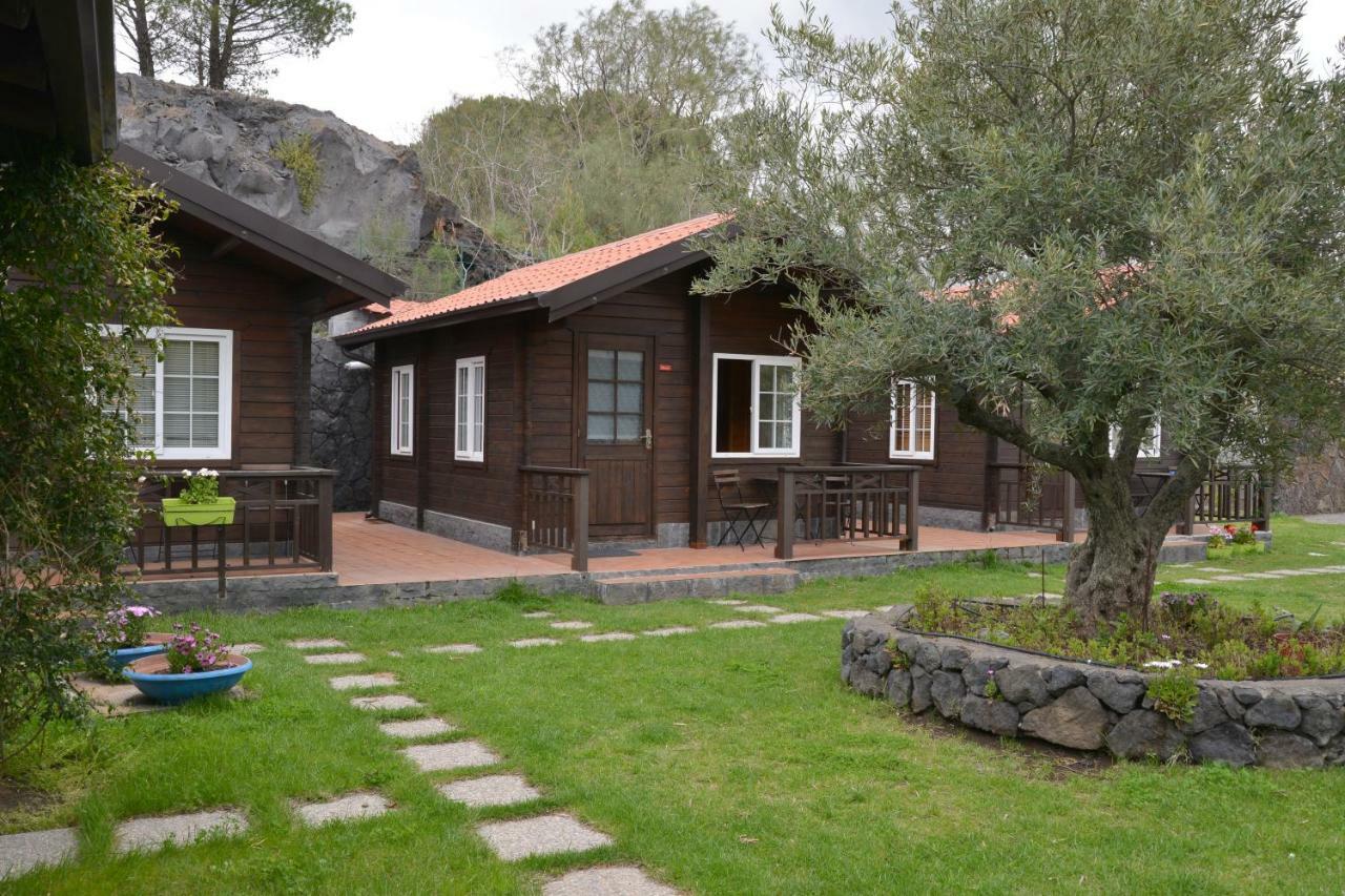 Etna Hut Bed and Breakfast Nicolosi Eksteriør billede